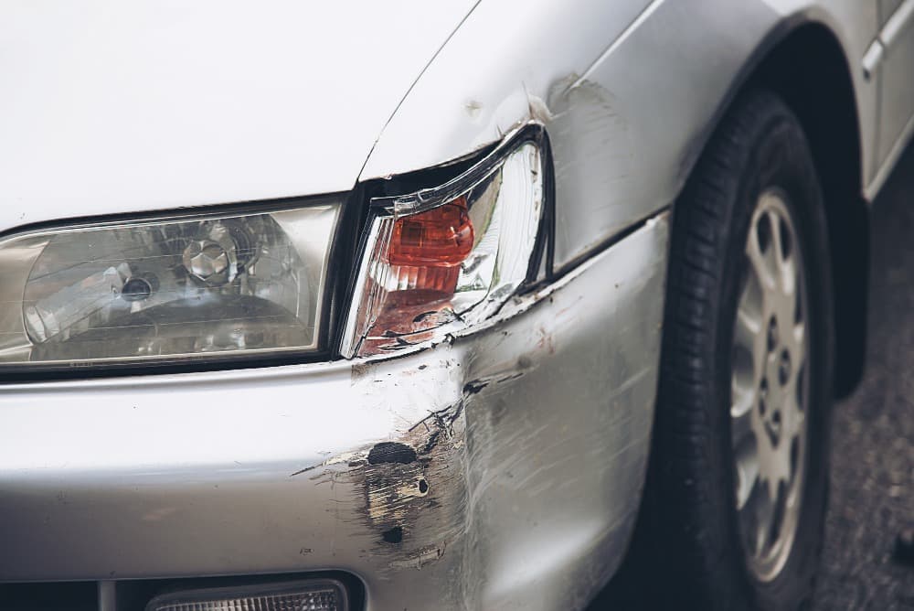 Onderhoudswerk in de werkplaats van AutoService Zevenbergen